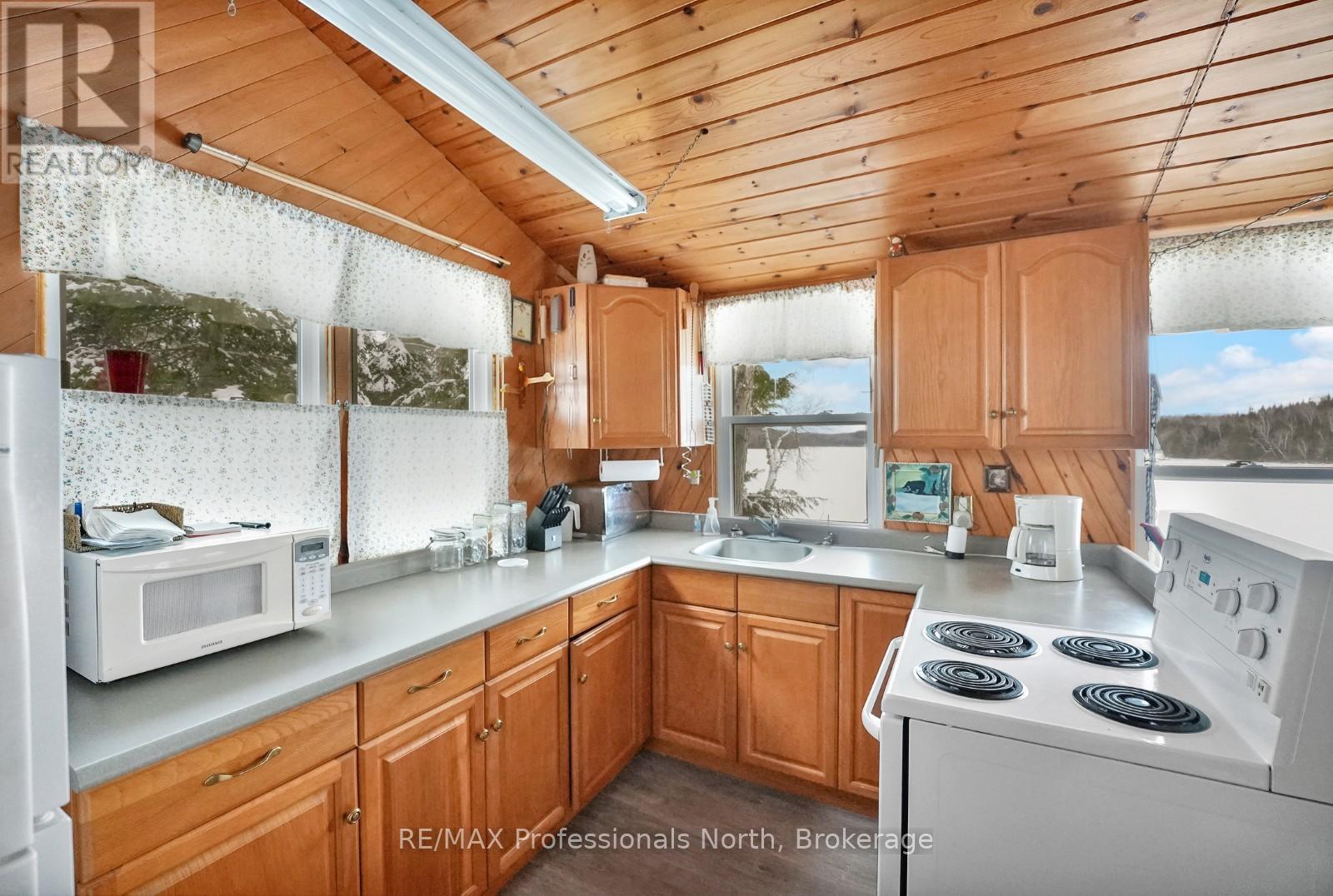 1027 Dow Trail, Dysart Et Al, Ontario  K0M 1S0 - Photo 7 - X12945382