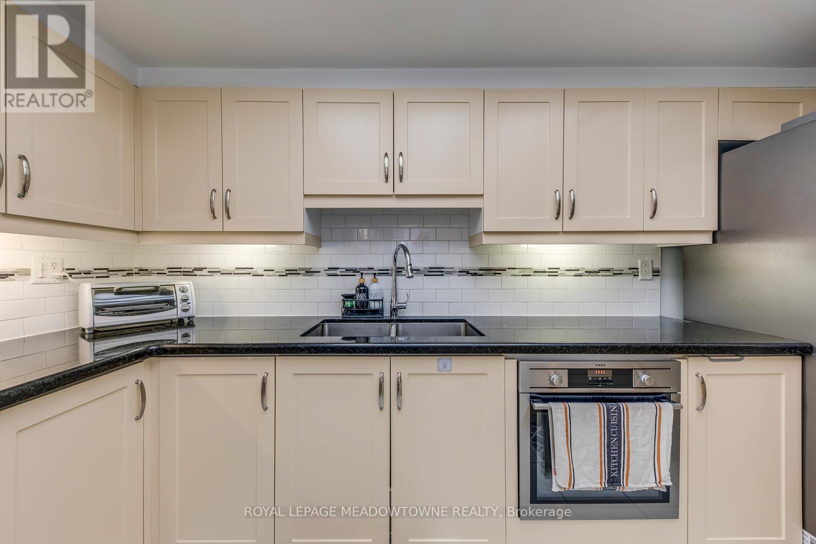 2011 - 2045 Lakeshore Boulevard W, Toronto, Ontario  M8V 2Z6 - Photo 10 - W12896316