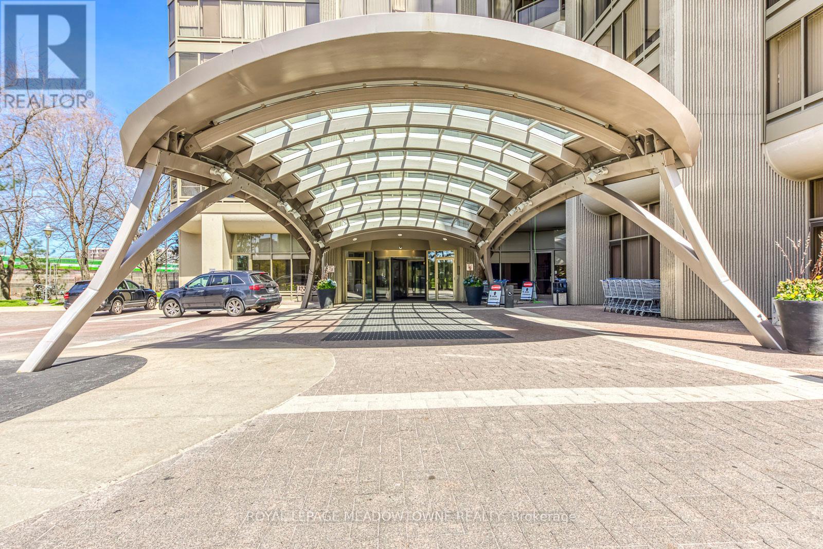 2011 - 2045 Lakeshore Boulevard W, Toronto, Ontario  M8V 2Z6 - Photo 3 - W12896316