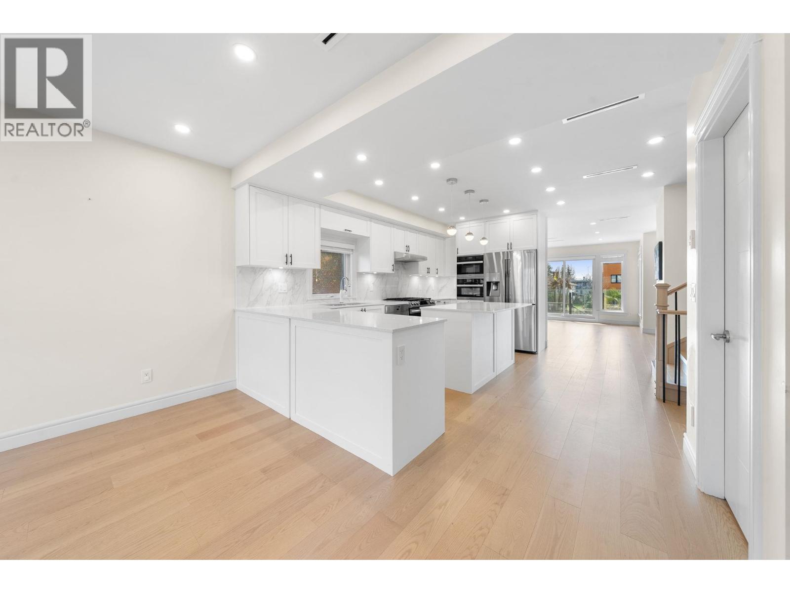 462 W 14th Street, North Vancouver, British Columbia  V7M 1P7 - Photo 13 - R3105831