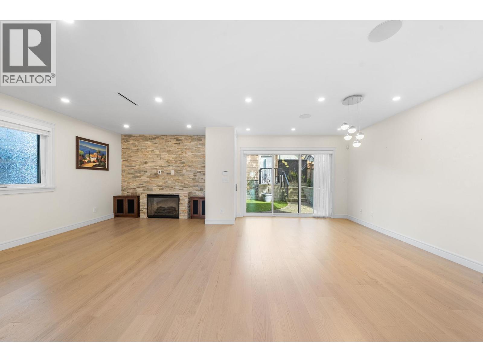 462 W 14th Street, North Vancouver, British Columbia  V7M 1P7 - Photo 16 - R3105831