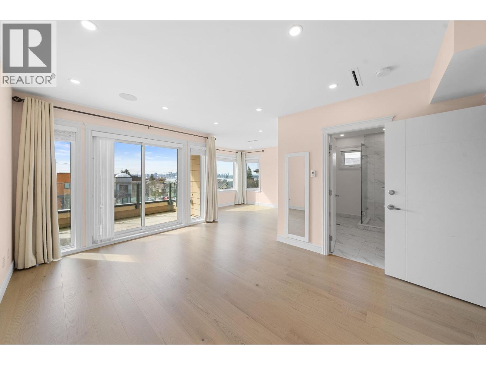 462 W 14th Street, North Vancouver, British Columbia  V7M 1P7 - Photo 24 - R3105831