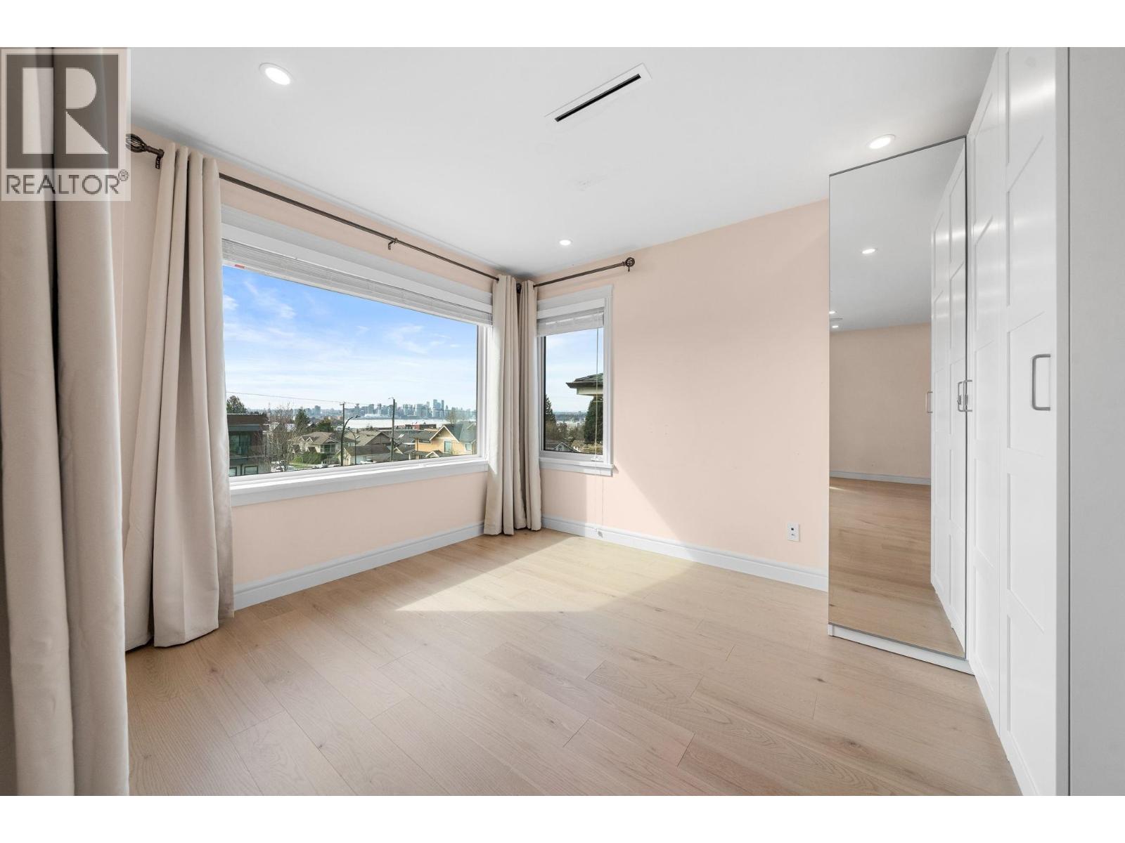 462 W 14th Street, North Vancouver, British Columbia  V7M 1P7 - Photo 25 - R3105831