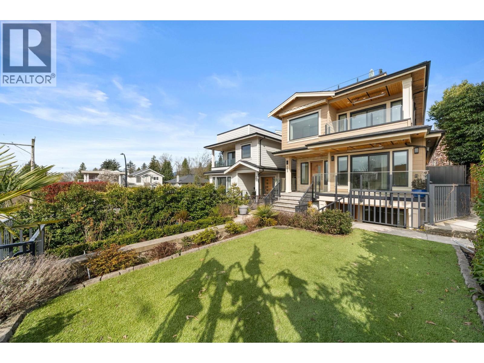 462 W 14th Street, North Vancouver, British Columbia  V7M 1P7 - Photo 3 - R3105831