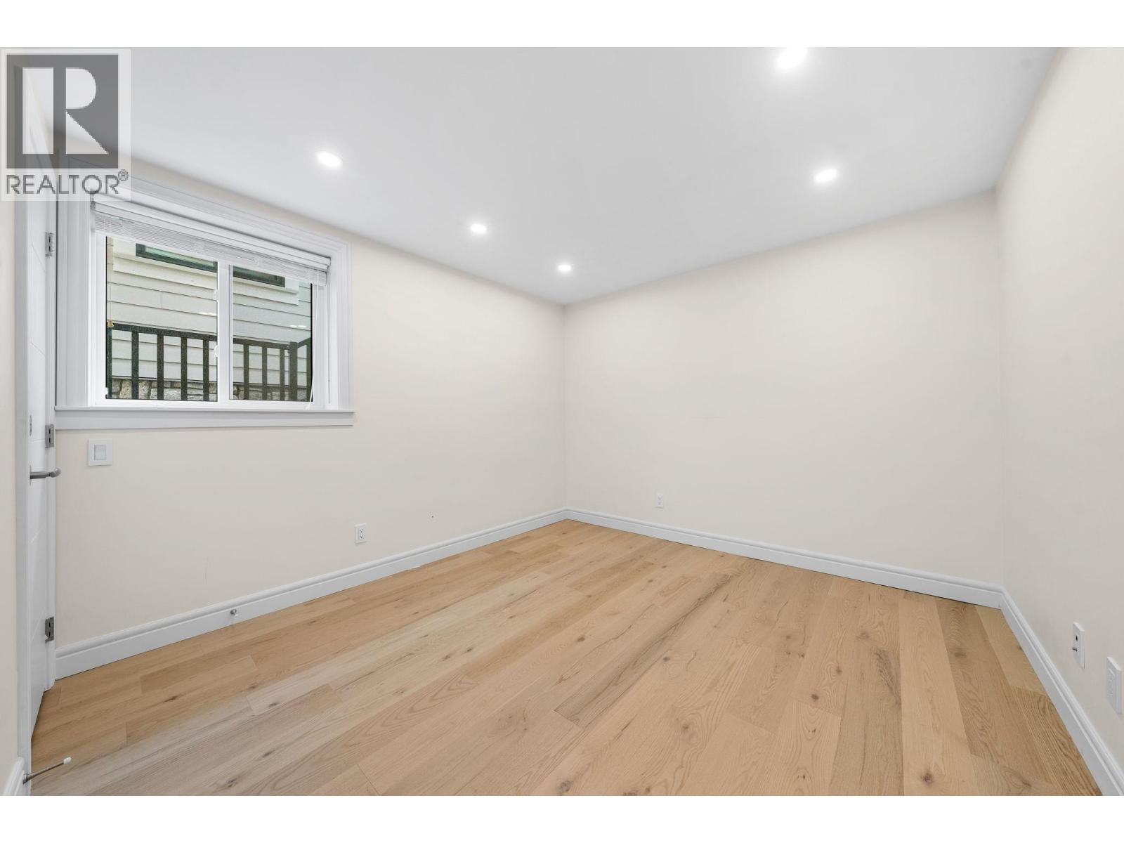 462 W 14th Street, North Vancouver, British Columbia  V7M 1P7 - Photo 34 - R3105831