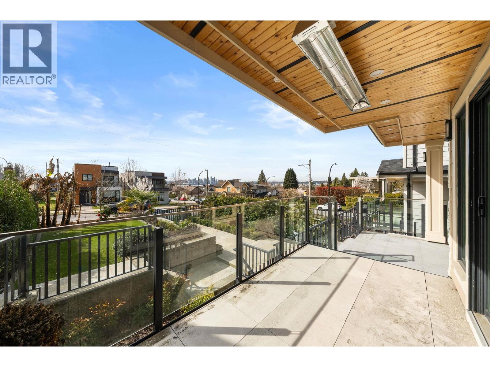 462 W 14th Street, North Vancouver, British Columbia  V7M 1P7 - Photo 4 - R3105831