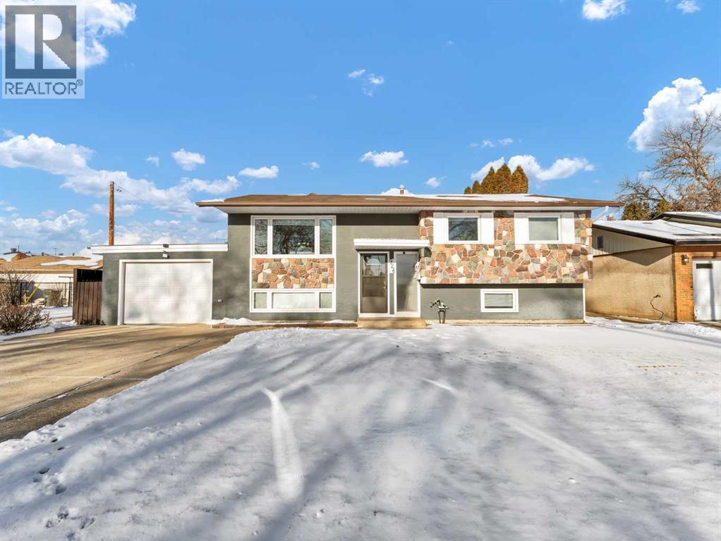 926 16 Street Ne, Medicine Hat, Alberta  T1A 5X5 - Photo 1 - A2286326