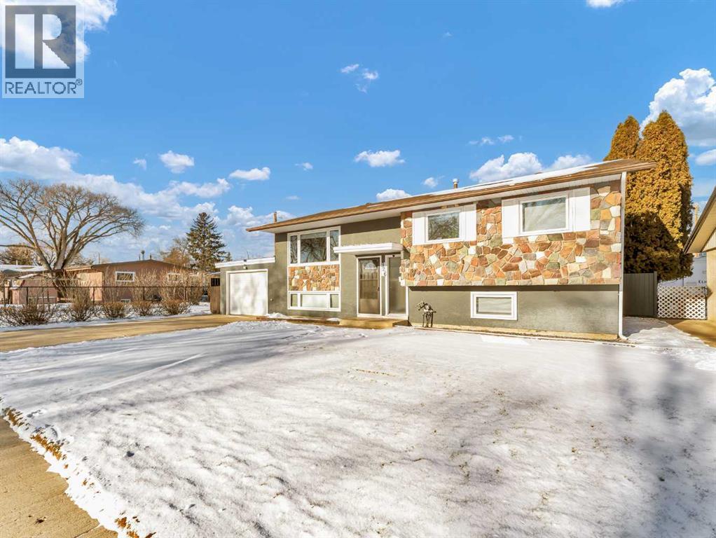 926 16 Street Ne, Medicine Hat, Alberta  T1A 5X5 - Photo 2 - A2286326