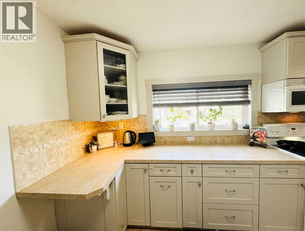 575 Rogers Avenue, Picture Butte, Alberta  T0K 1V0 - Photo 2 - A2295731