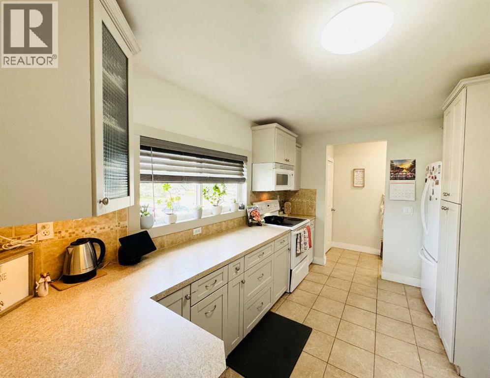 575 Rogers Avenue, Picture Butte, Alberta  T0K 1V0 - Photo 3 - A2295731