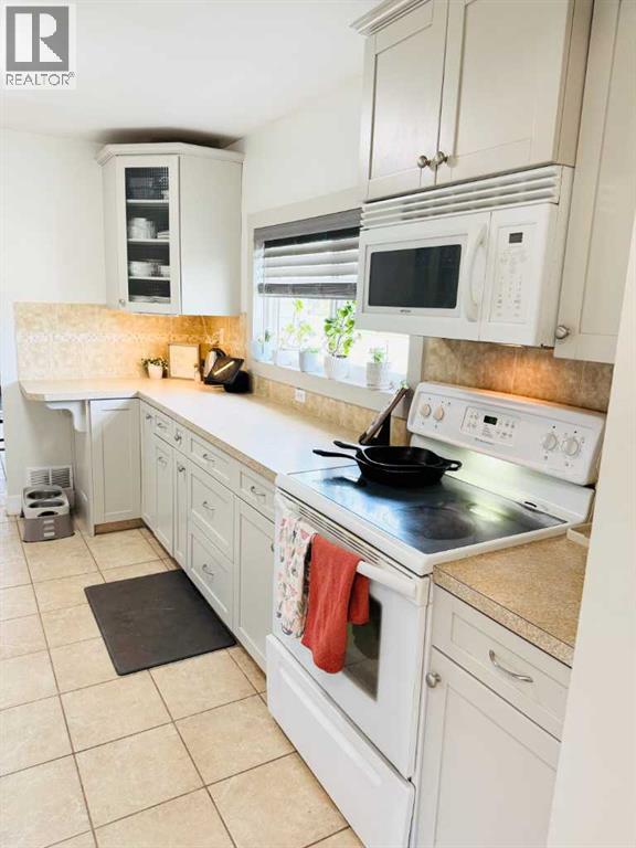 575 Rogers Avenue, Picture Butte, Alberta  T0K 1V0 - Photo 4 - A2295731