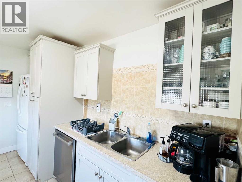 575 Rogers Avenue, Picture Butte, Alberta  T0K 1V0 - Photo 5 - A2295731