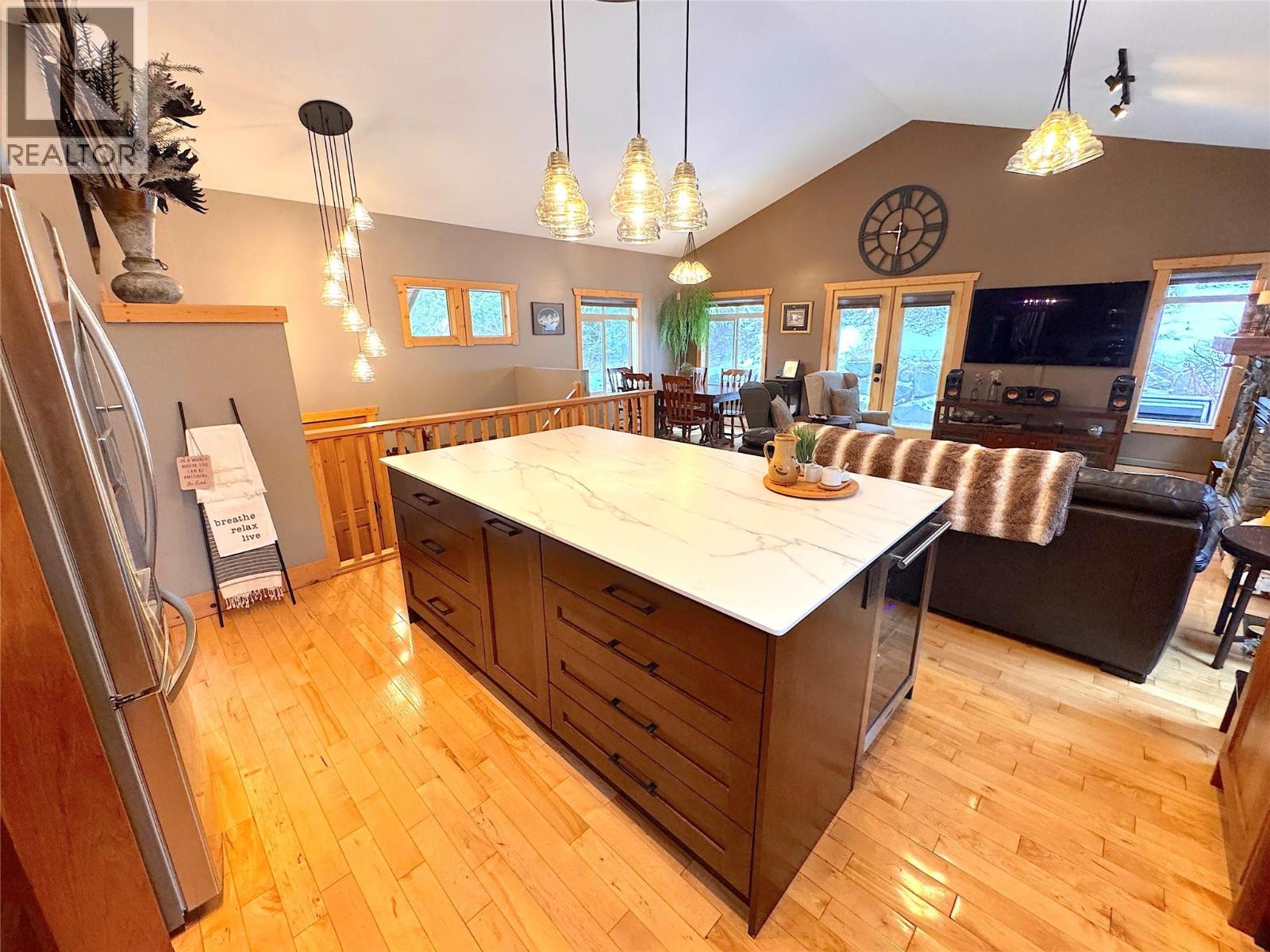 6 Alpine Trail Lane Unit# B, Fernie, British Columbia  V0B 1M5 - Photo 2 - 10378040