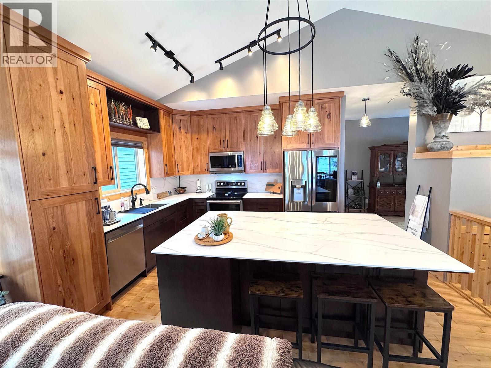 6 Alpine Trail Lane Unit# B, Fernie, British Columbia  V0B 1M5 - Photo 9 - 10378040