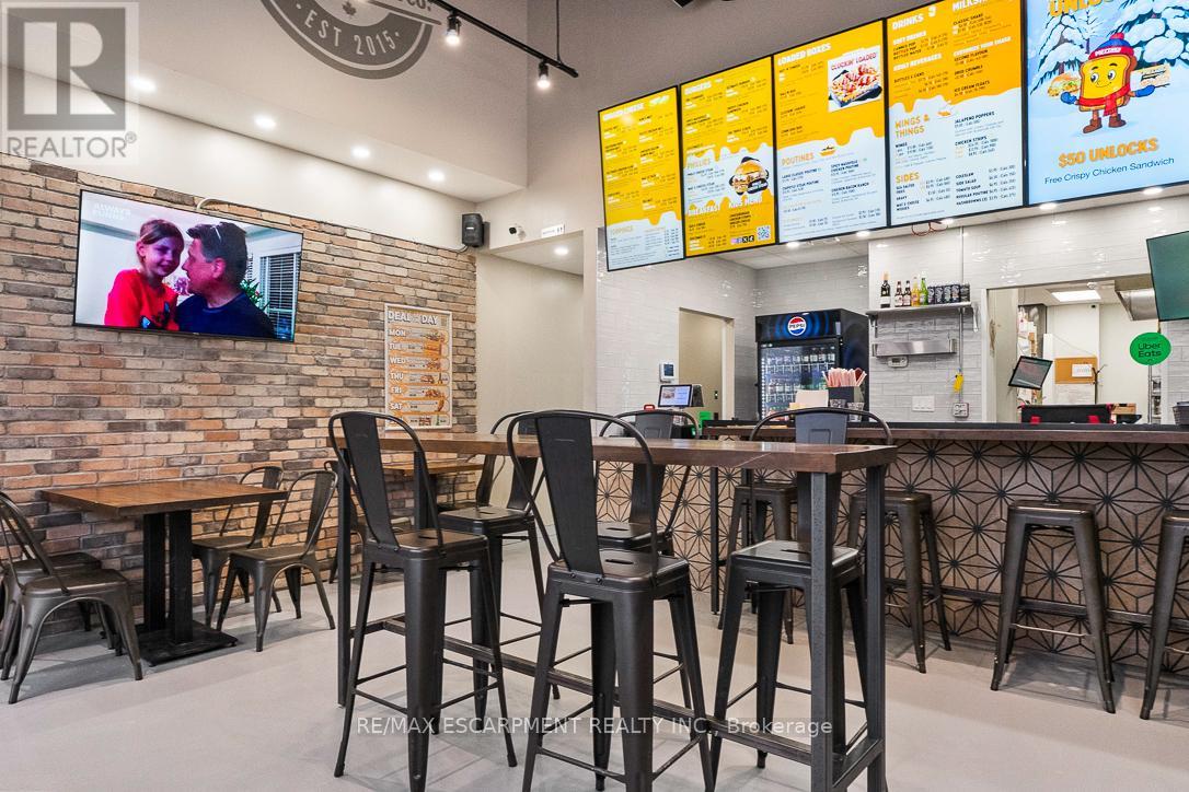 34 - 9 Pine Street N, Thorold, Ontario  L2V 3Z9 - Photo 2 - X12641136