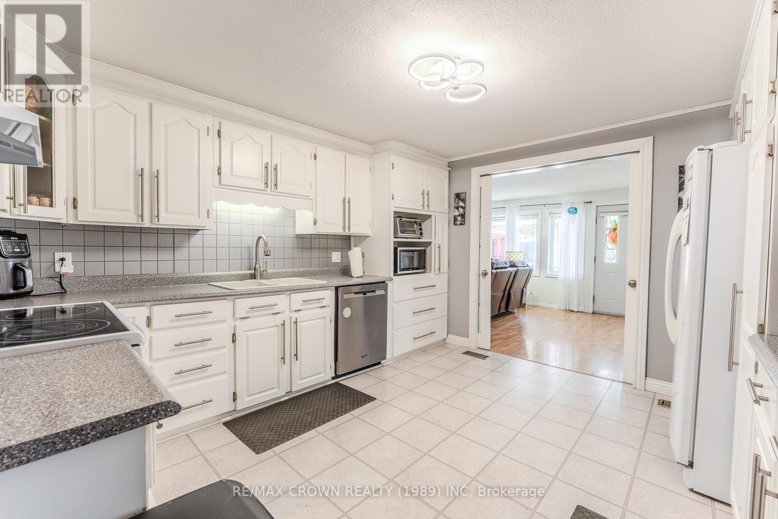 281 Arthur Street, West Nipissing, Ontario  P2B 3B4 - Photo 6 - X12939686