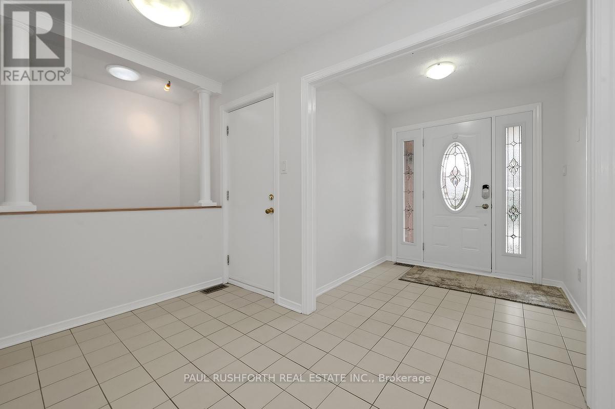 62 Topley Crescent, Ottawa, Ontario  K1G 4M7 - Photo 3 - X12945326