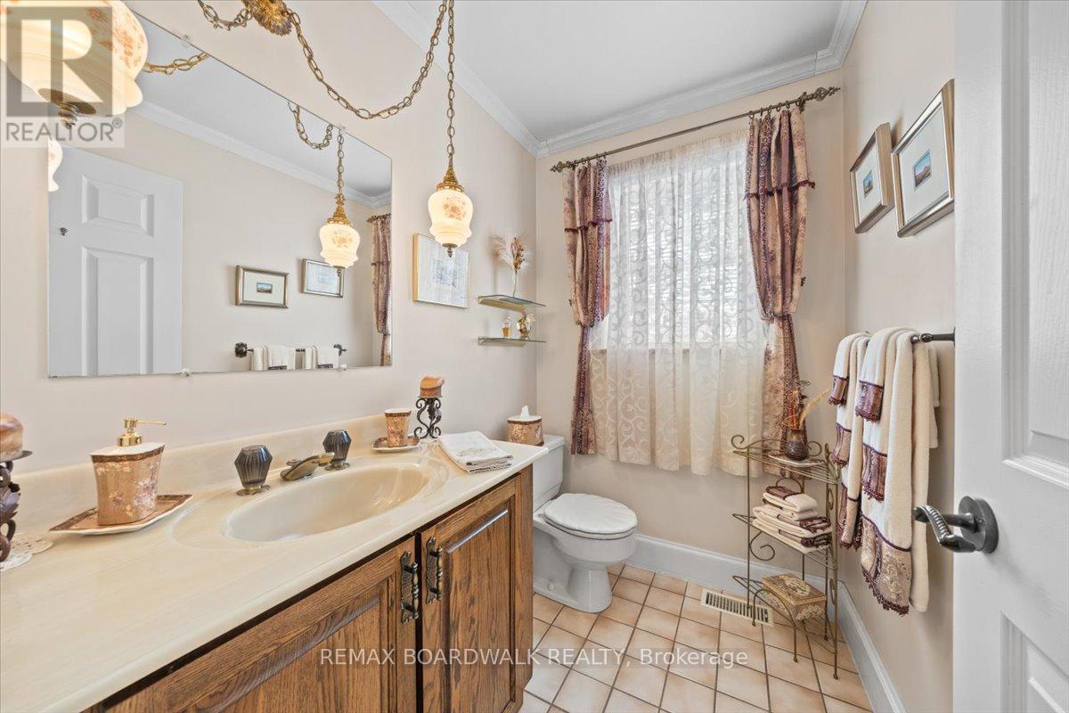 1530 Royal Orchard Drive, Ottawa, Ontario  K4C 1A9 - Photo 9 - X12945470