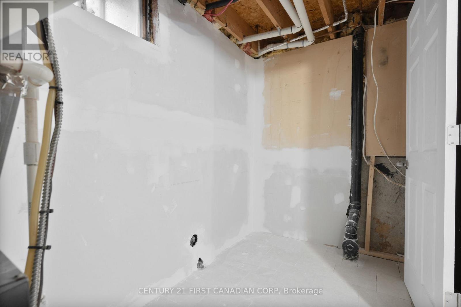 345 Banbury Crescent, London South, Ontario  N5Z 4V1 - Photo 34 - X12945474