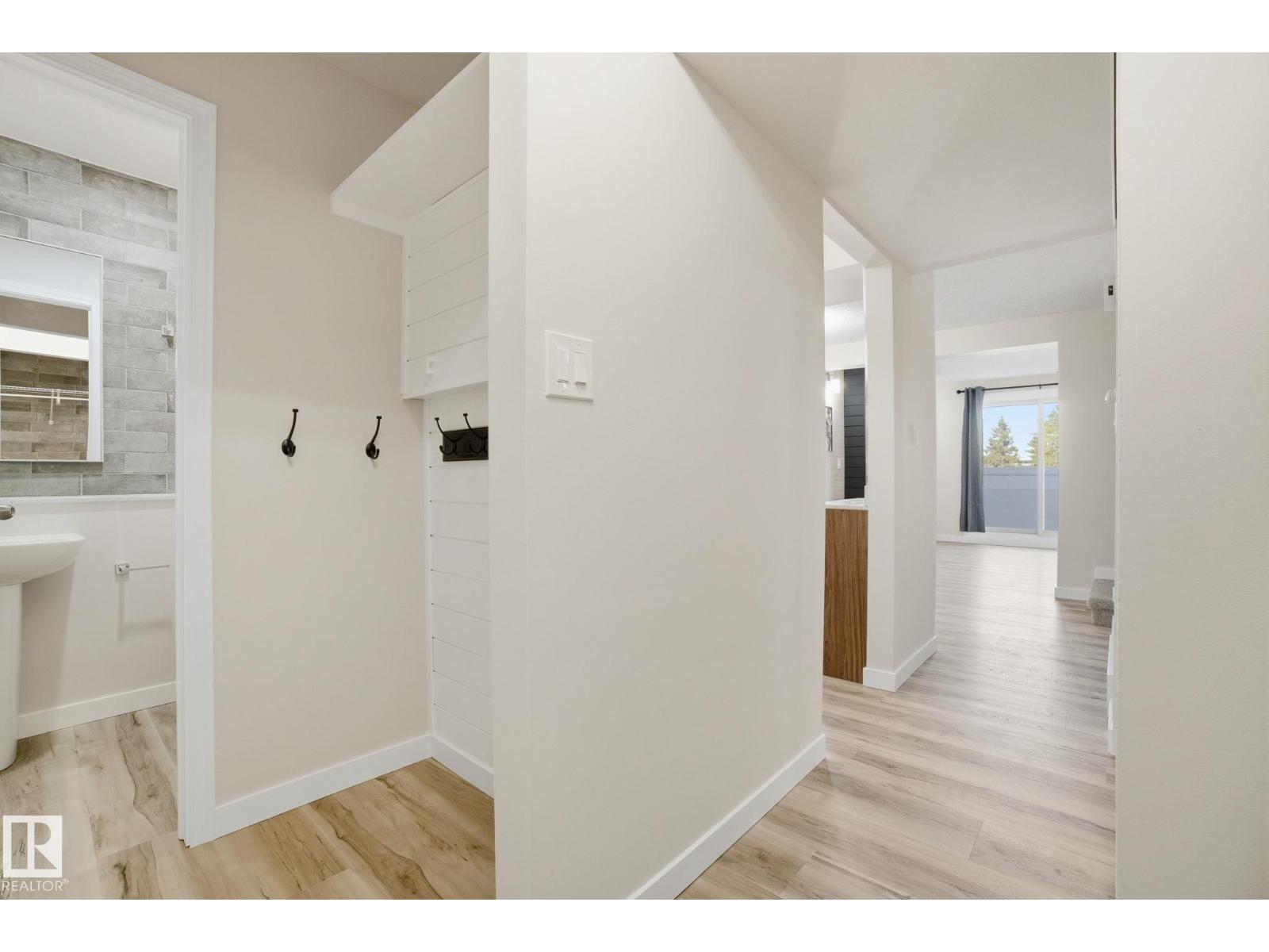 71 Lancaster Tc Nw, Edmonton, Alberta  T5X 5S5 - Photo 3 - E4480047