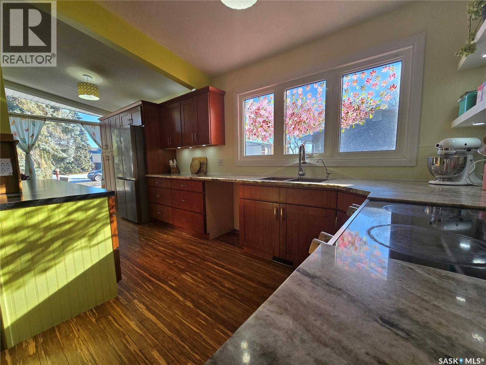 531 Scott Street, Weyburn, Saskatchewan  S4H 1T2 - Photo 4 - SK028065