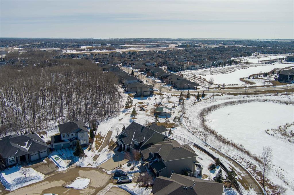 52 Aspen Forest Point, Winnipeg, Manitoba  R3Y 0B7 - Photo 3 - 202605341