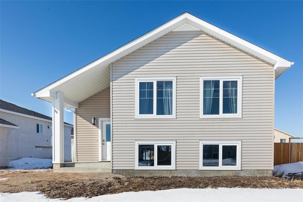 96 York Crescent, Steinbach, Manitoba  R5G 2V4 - Photo 0 - 202606004