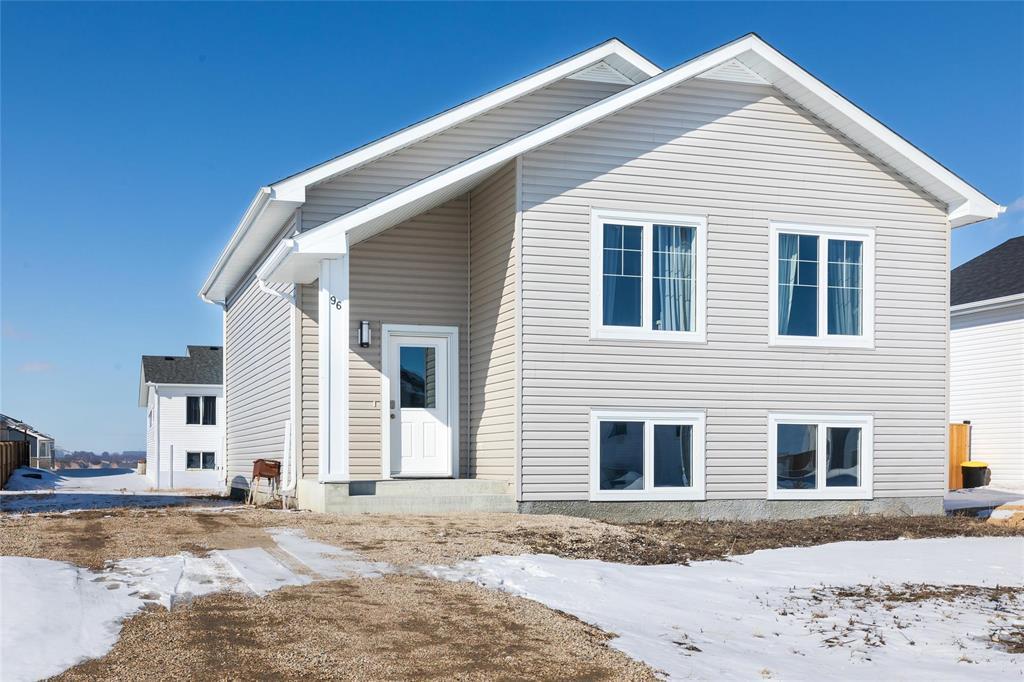 96 York Crescent, Steinbach, Manitoba  R5G 2V4 - Photo 1 - 202606004