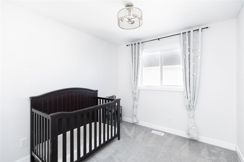 96 York Crescent, Steinbach, Manitoba  R5G 2V4 - Photo 13 - 202606004