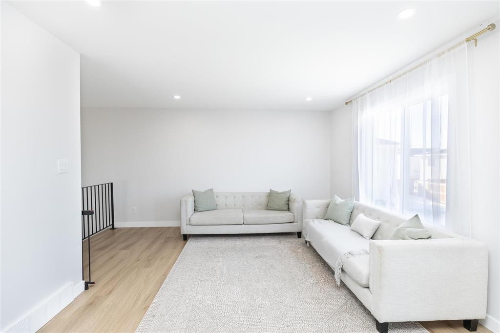 96 York Crescent, Steinbach, Manitoba  R5G 2V4 - Photo 6 - 202606004