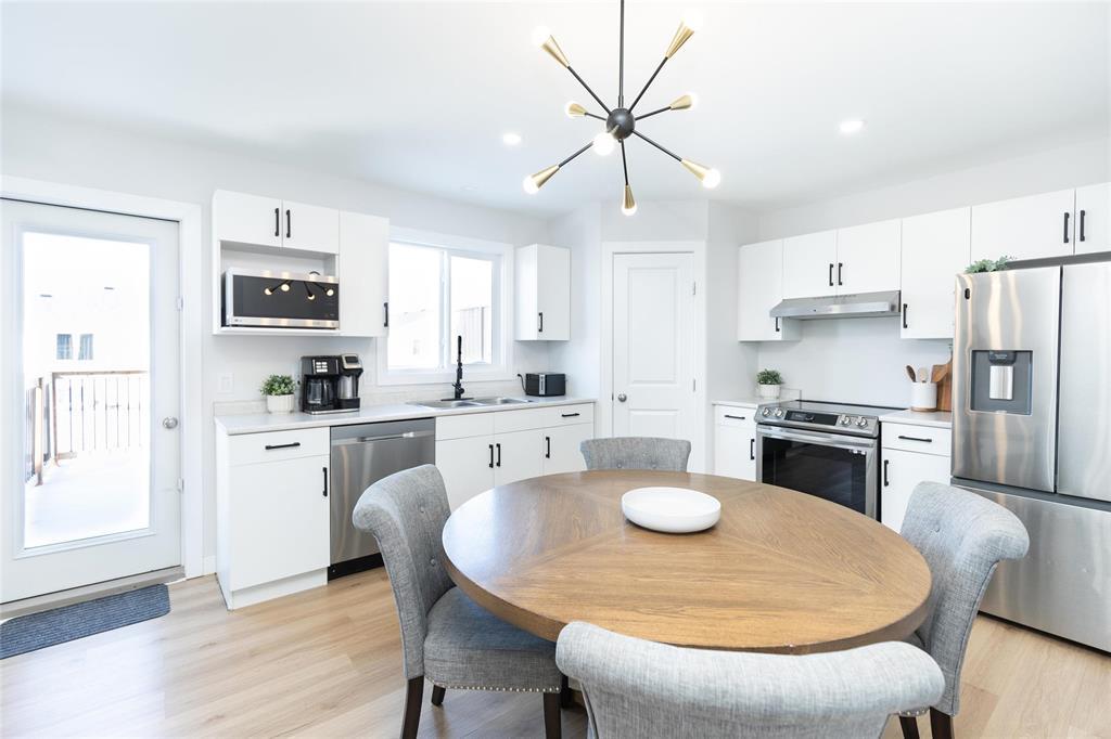 96 York Crescent, Steinbach, Manitoba  R5G 2V4 - Photo 8 - 202606004