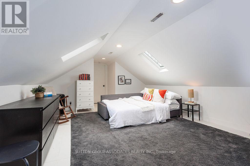 50 Thornhill Avenue, Toronto, Ontario  M6S 4C5 - Photo 31 - W12913552