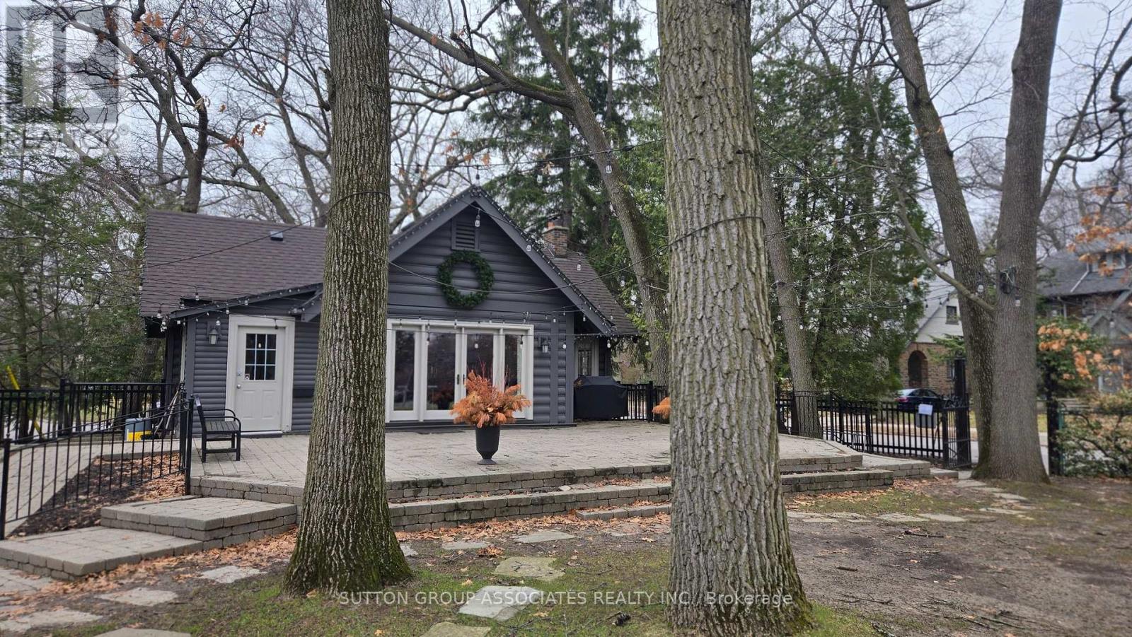 50 Thornhill Avenue, Toronto, Ontario  M6S 4C5 - Photo 49 - W12913552