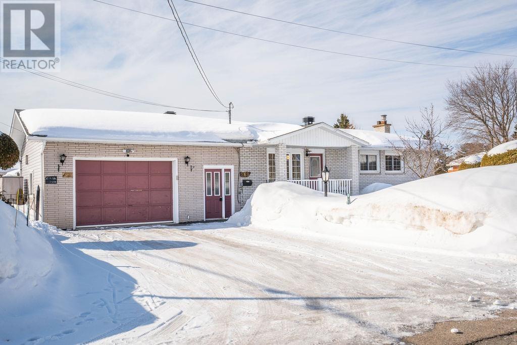 261 Kingsford Rd, Sault Ste. Marie, Ontario  P6C 2V9 - Photo 1 - SM260564