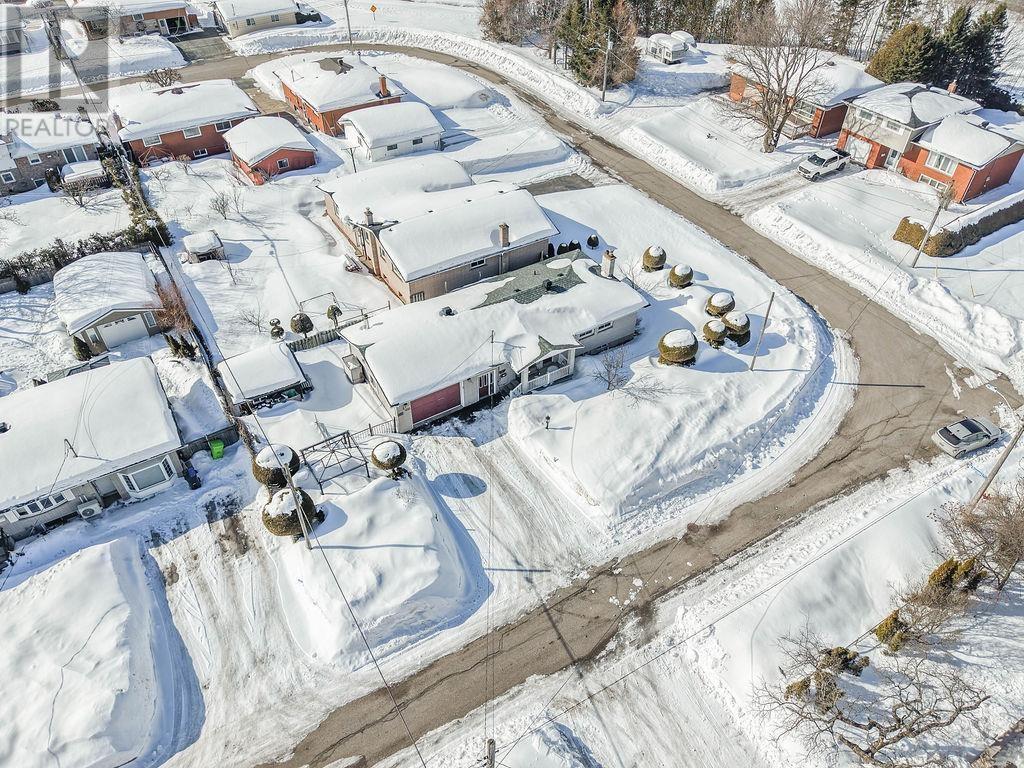 261 Kingsford Rd, Sault Ste. Marie, Ontario  P6C 2V9 - Photo 3 - SM260564