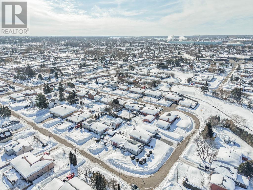 261 Kingsford Rd, Sault Ste. Marie, Ontario  P6C 2V9 - Photo 5 - SM260564