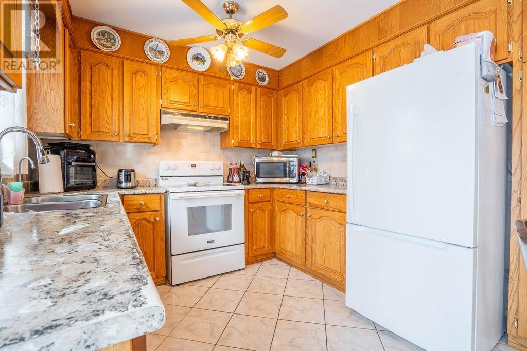 261 Kingsford Rd, Sault Ste. Marie, Ontario  P6C 2V9 - Photo 9 - SM260564