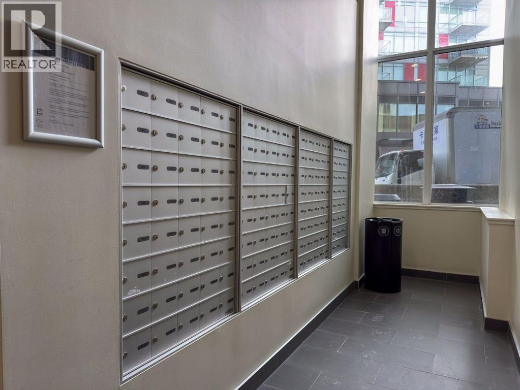 605, 30 Brentwood Common NW, Calgary, Alberta  T2L 2L8 - Photo 5 - A2290722