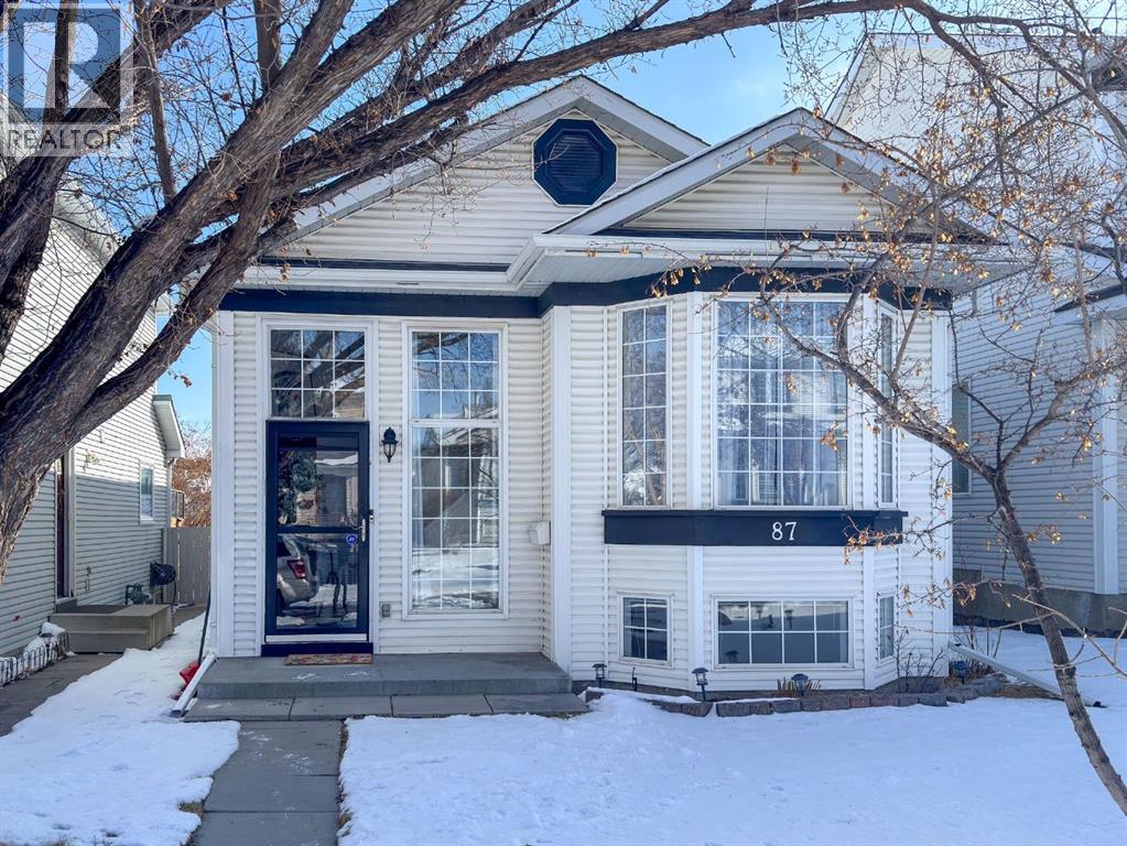 87 Hidden Green Nw, Calgary, Alberta  T3K 5K7 - Photo 1 - A2297562