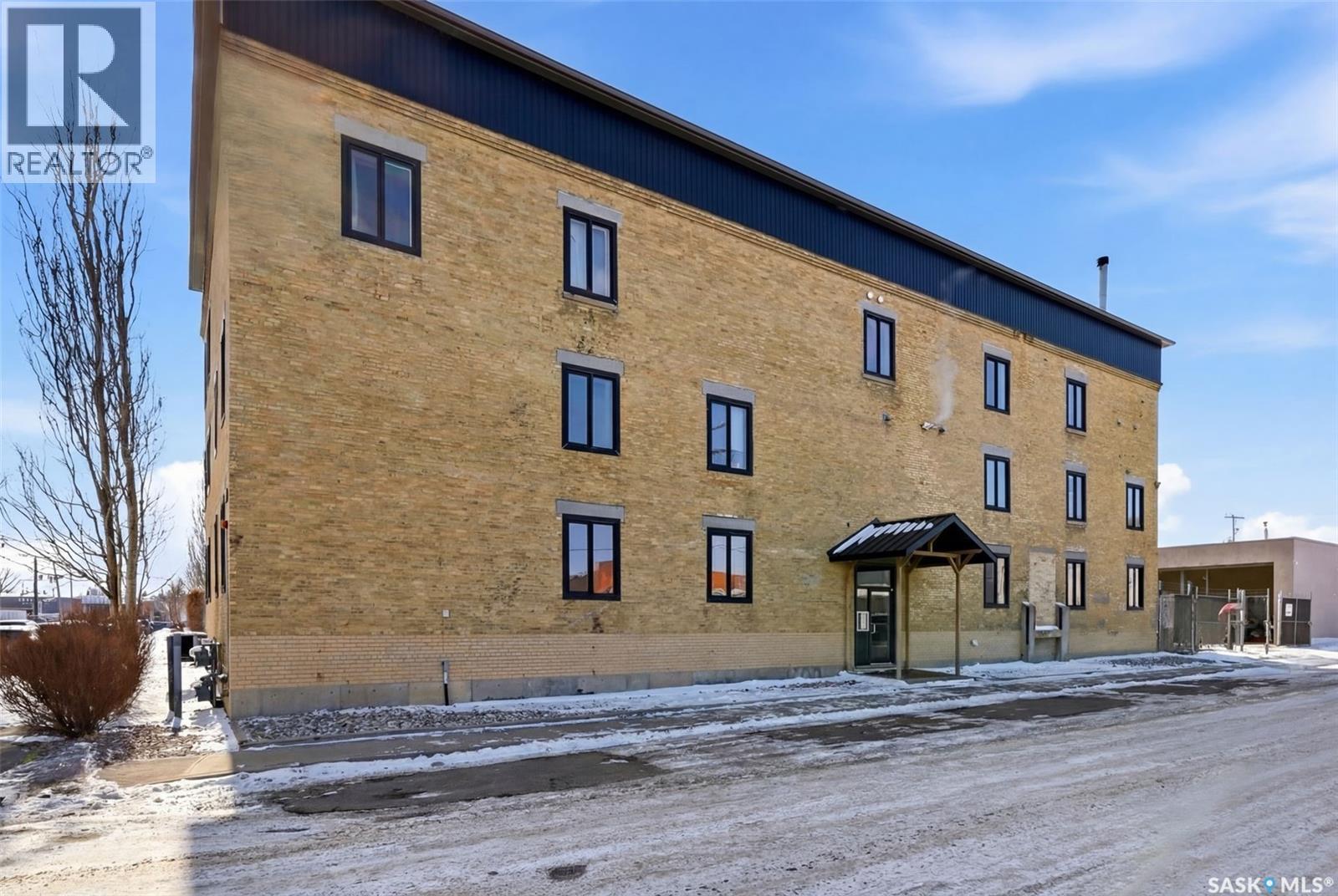 201 1304 Halifax Street, Regina, Saskatchewan  S4R 1V1 - Photo 3 - SK031817