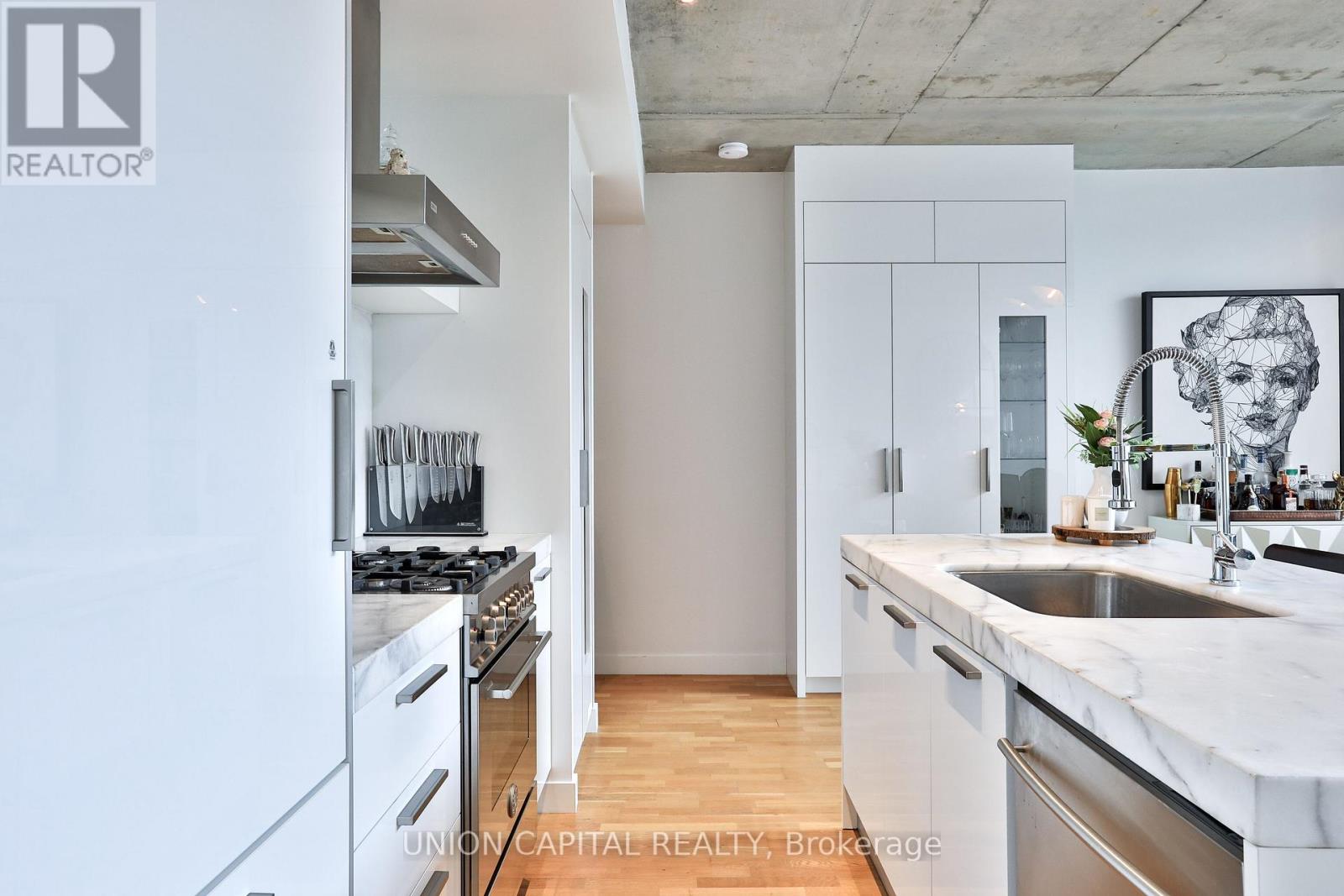 504 - 75 Portland Street, Toronto, Ontario  M5V 2M9 - Photo 10 - C12945490