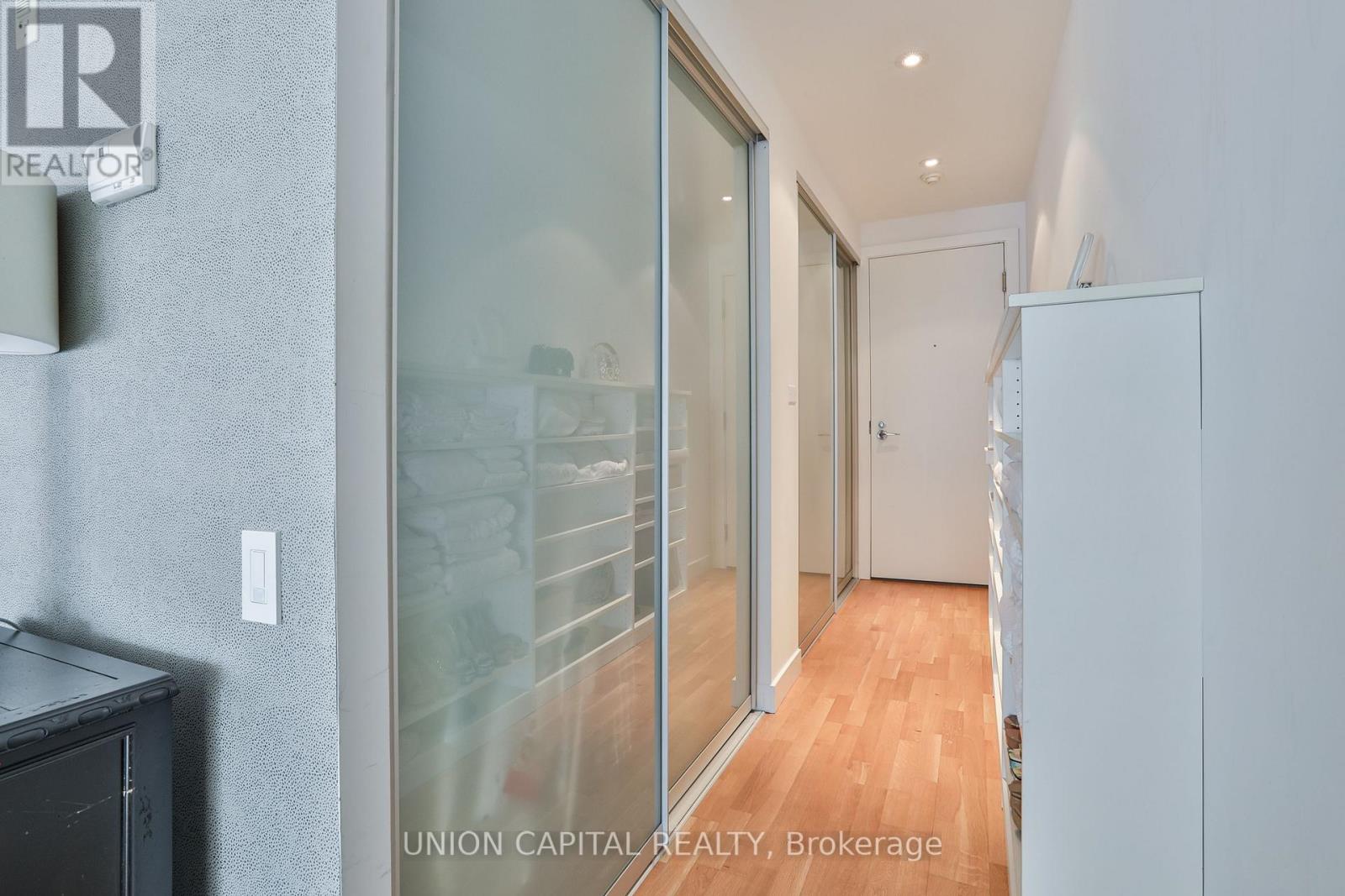 504 - 75 Portland Street, Toronto, Ontario  M5V 2M9 - Photo 32 - C12945490