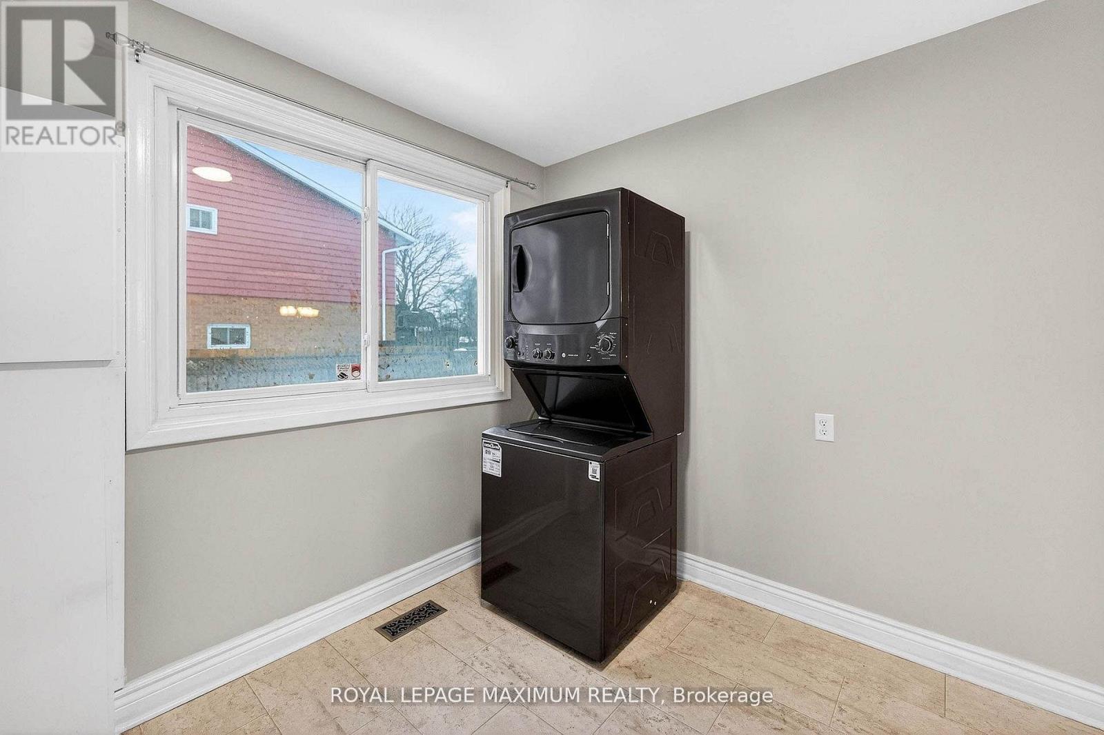 Upper - 362 Rosedale Drive, Whitby, Ontario  L1N 1Z4 - Photo 18 - E12945354