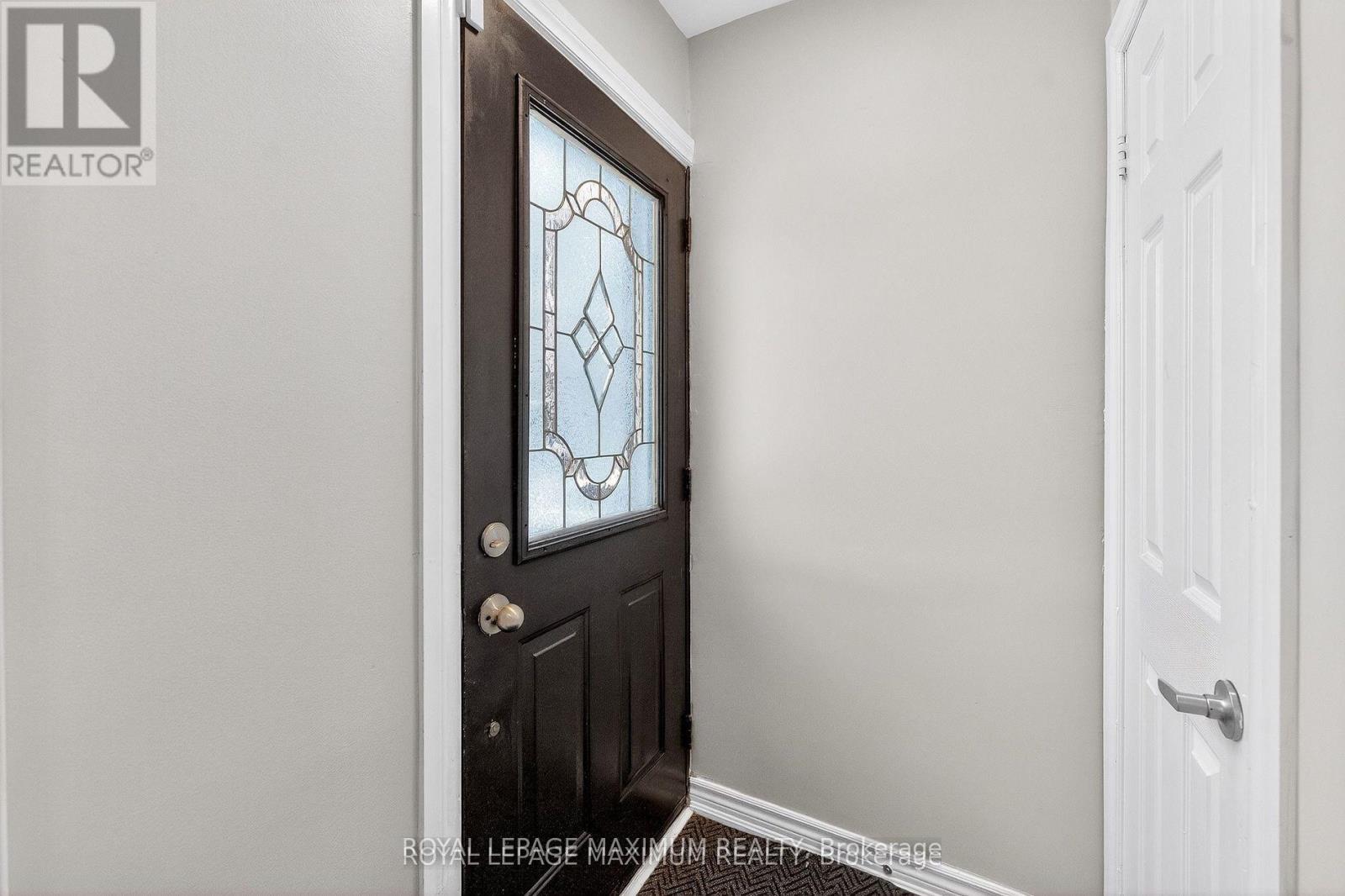 Upper - 362 Rosedale Drive, Whitby, Ontario  L1N 1Z4 - Photo 4 - E12945354