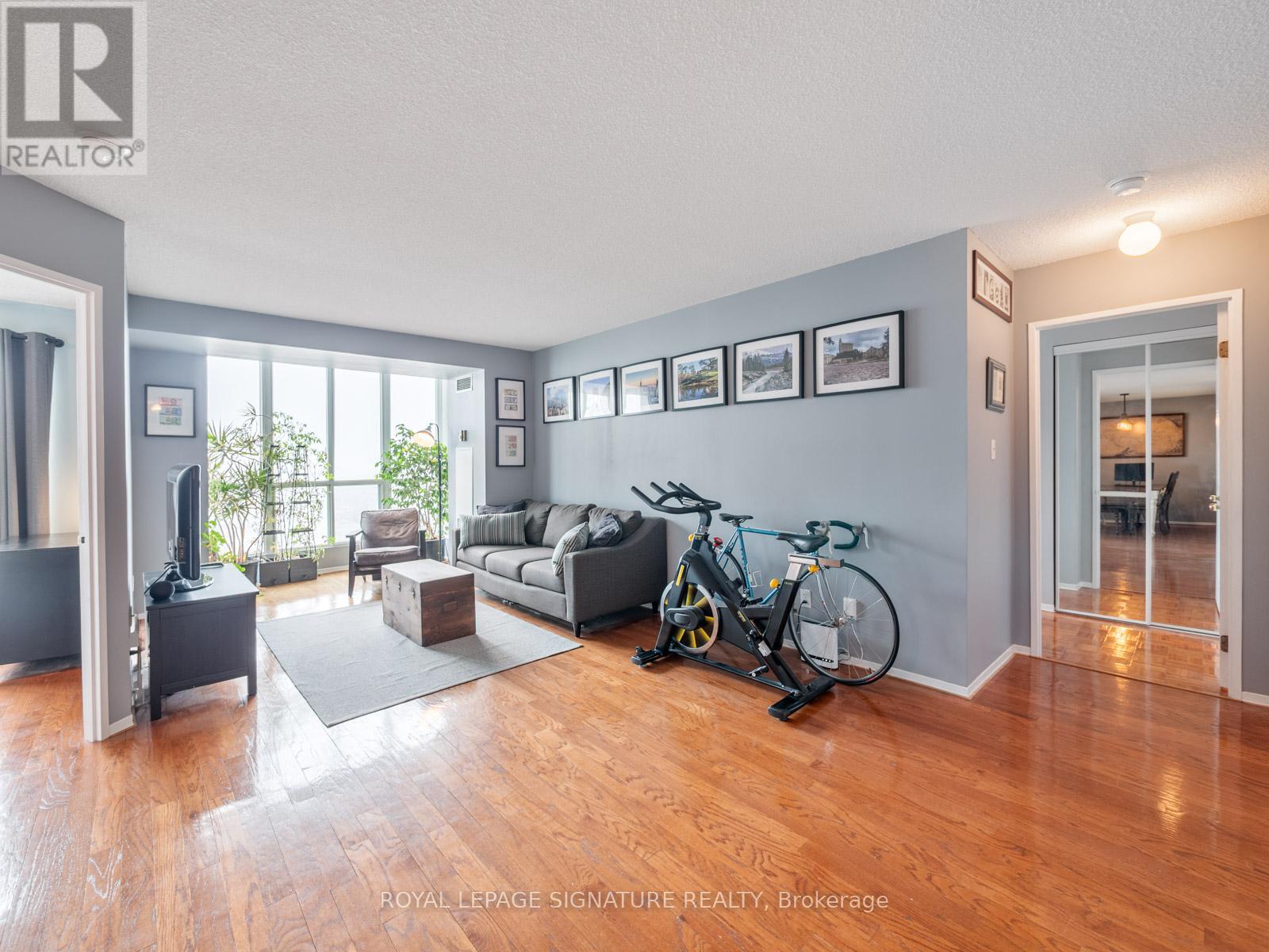 1404 - 2550 Lawrence Avenue E, Toronto, Ontario  M1P 4Z3 - Photo 2 - E12945432