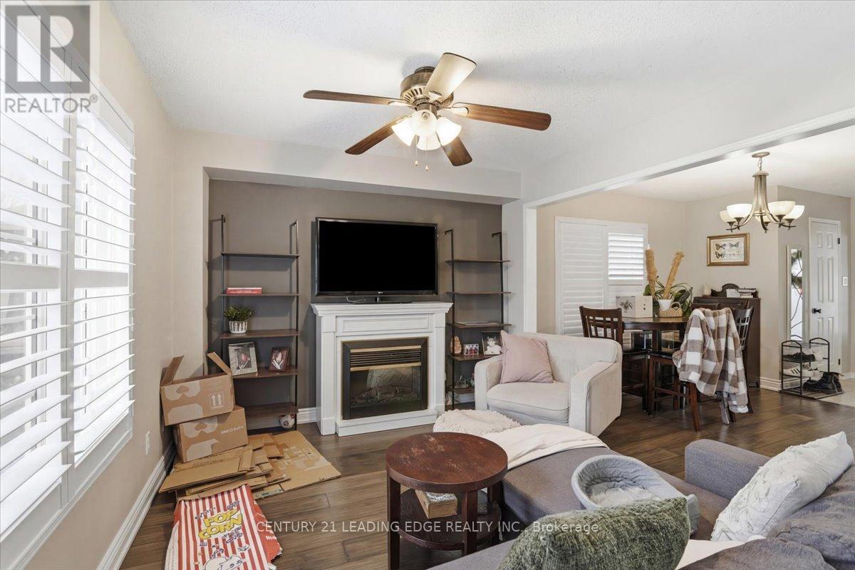 10 Crough Street, Clarington, Ontario  L1C 5M5 - Photo 5 - E12945436