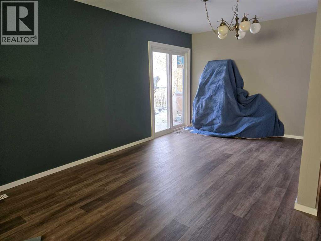 101 Simpson Street, Hinton, Alberta  T7V 1C2 - Photo 5 - A2281375