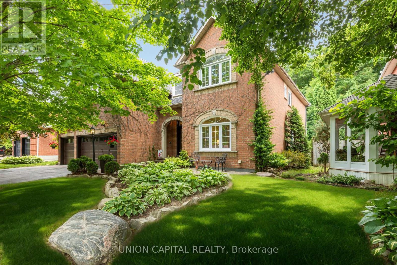 86 Charing Crescent, Aurora, Ontario  L4G 6P5 - Photo 2 - N12945498