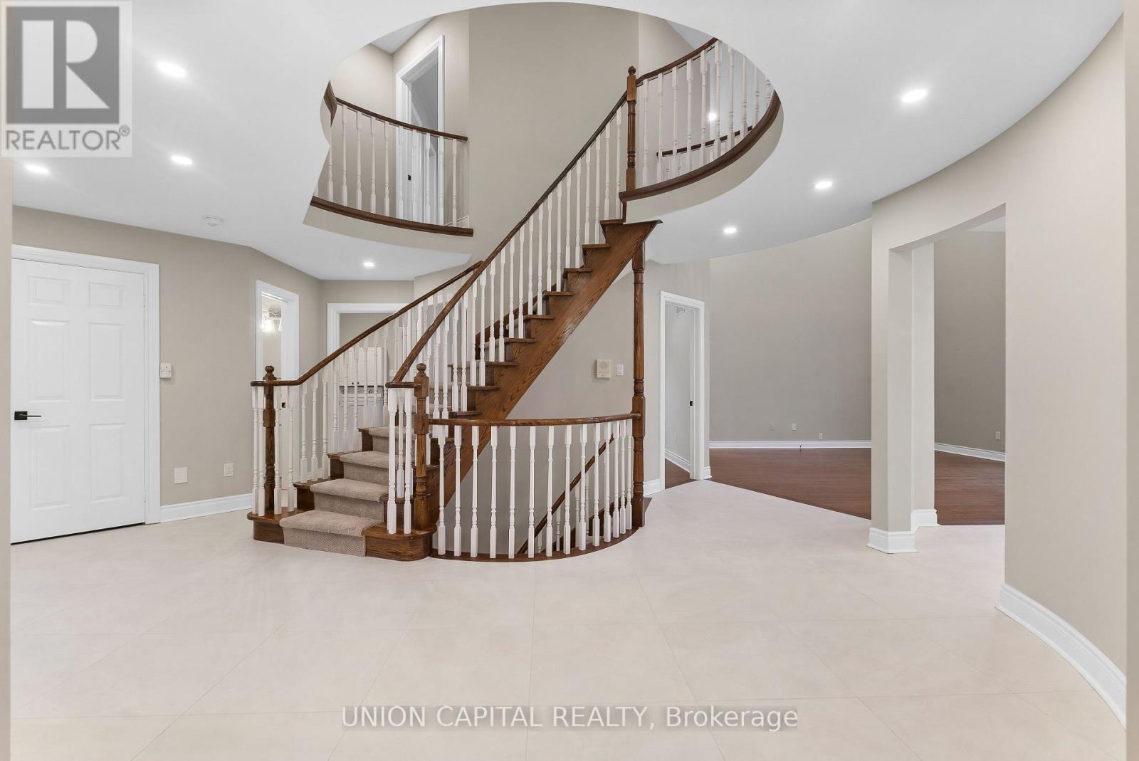 86 Charing Crescent, Aurora, Ontario  L4G 6P5 - Photo 5 - N12945498