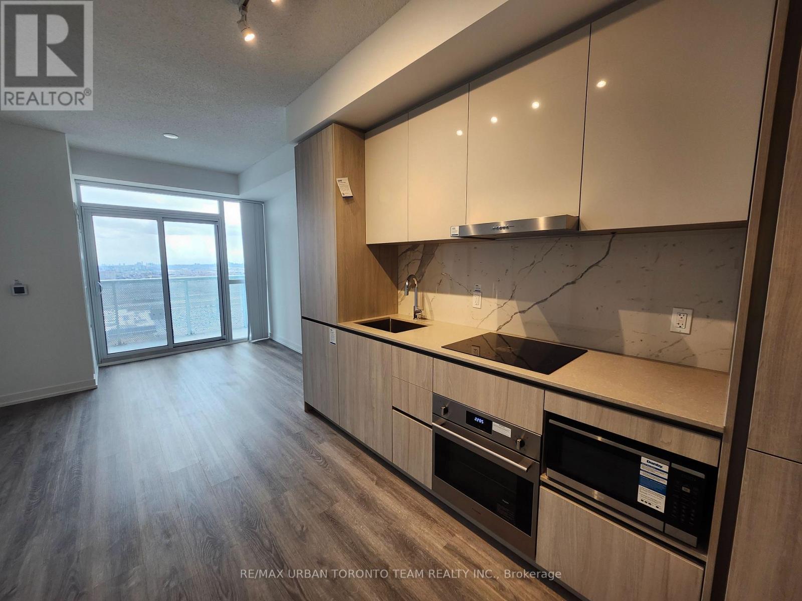 3010 - 8 Interchange Way, Vaughan, Ontario  L4K 5Z7 - Photo 2 - N12945514